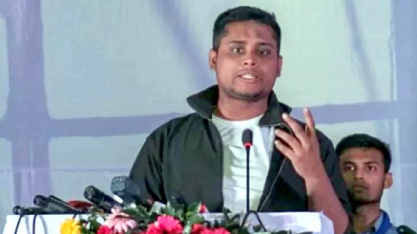 রক্ত দিতে হলে আগে থাকি, ক্ষমতার প্রশ্ন এলে আমাদের খুঁজে পাওয়া যায় না: হাসনাত